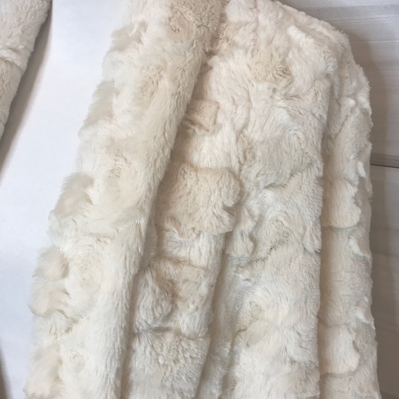 Entro Ivory Faux Fur Jacket - Picture 4 of 5